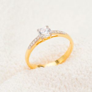 Anillo Oro amarillo 18 k., Brillantes