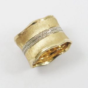 anillo satinado oro amarillo y brillantes